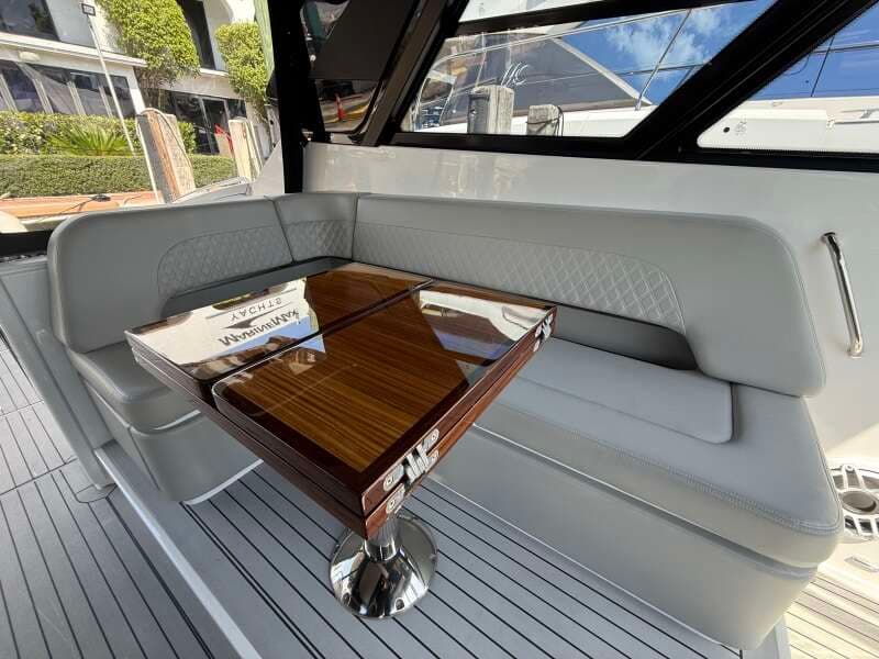 2024 Cruisers Yachts 50 GLS Outboard