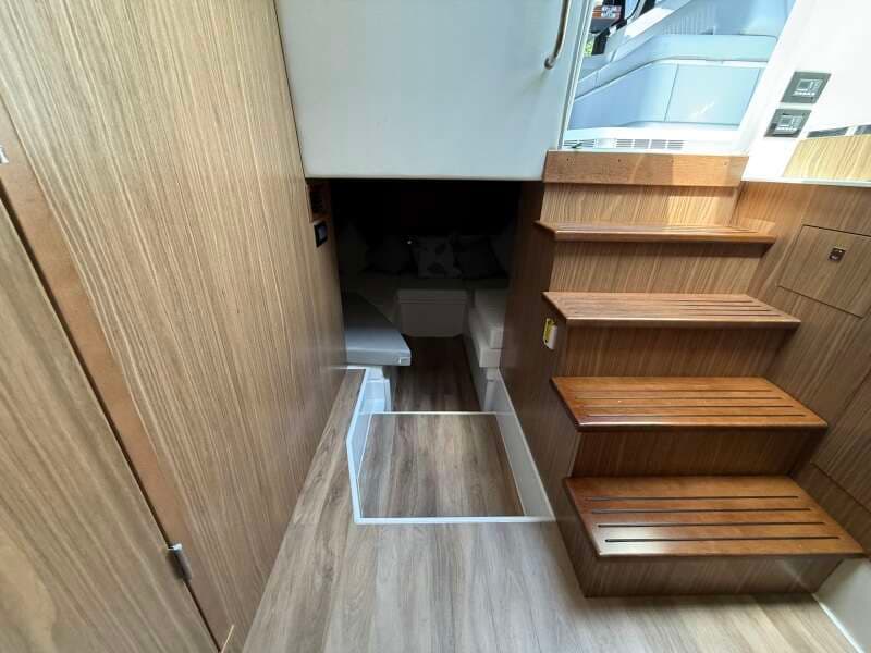 2024 Cruisers Yachts 50 GLS Outboard