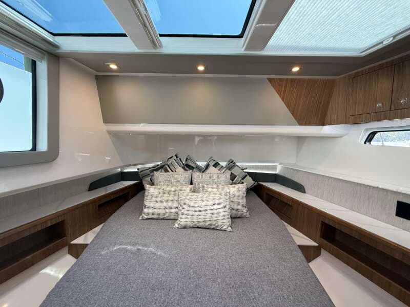 2024 Cruisers Yachts 50 GLS Outboard