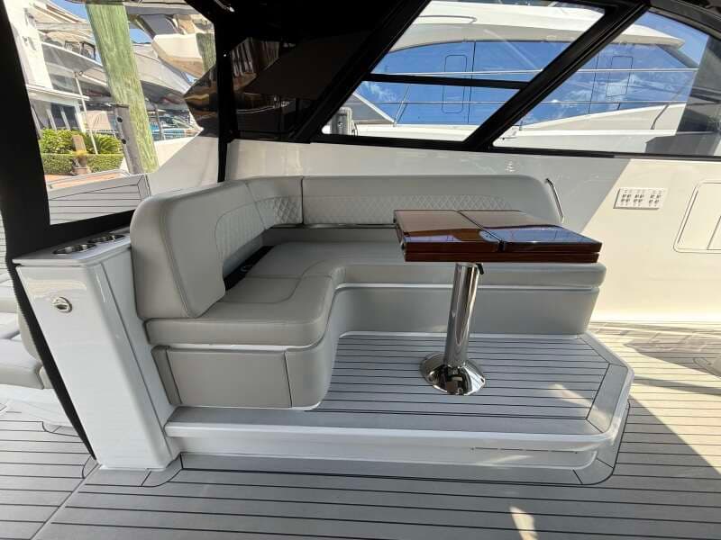 2024 Cruisers Yachts 50 GLS Outboard