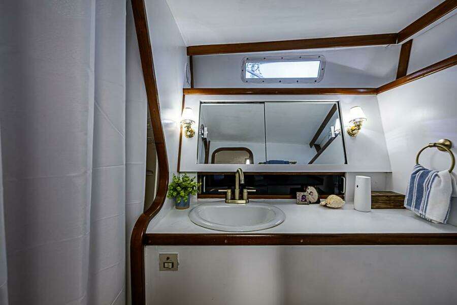 1985 Gulfstar 44 Motor Yacht