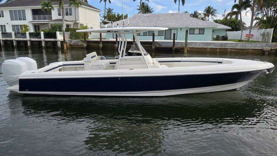 2007 Intrepid 323 Open