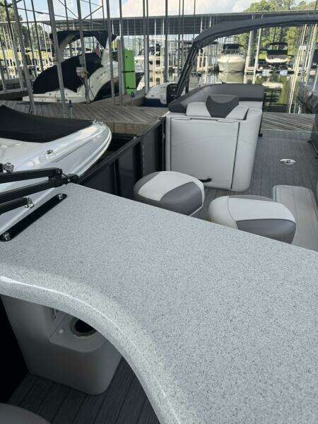 2021 Avalon 2485 ENTERTAINER