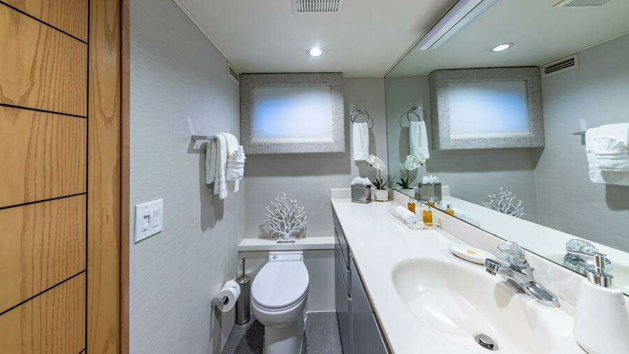 1997 Broward Raised Pilothouse