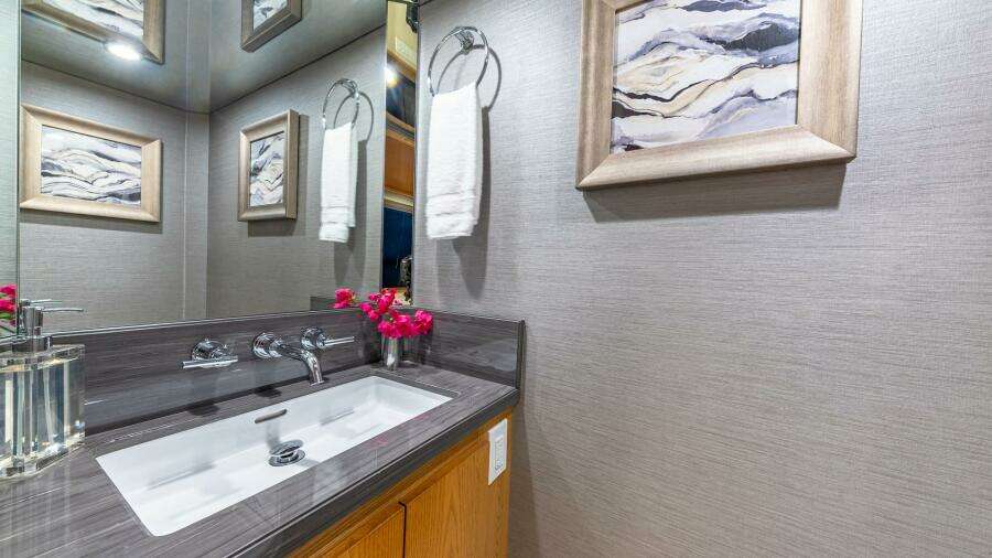 1997 Broward Raised Pilothouse