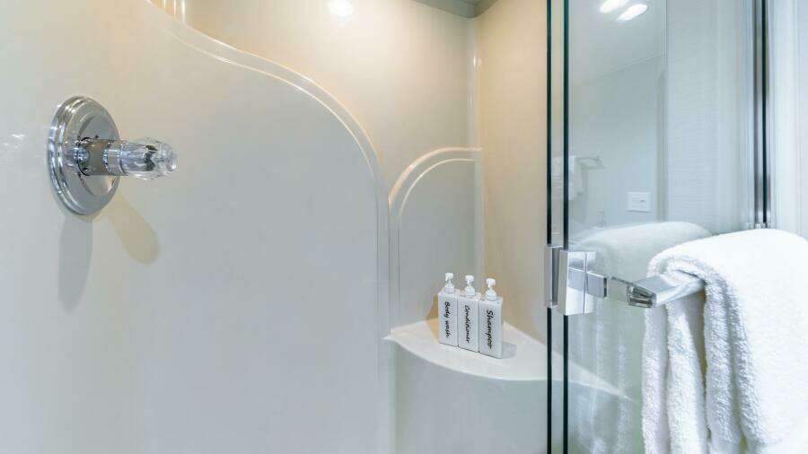 1997 Broward Raised Pilothouse