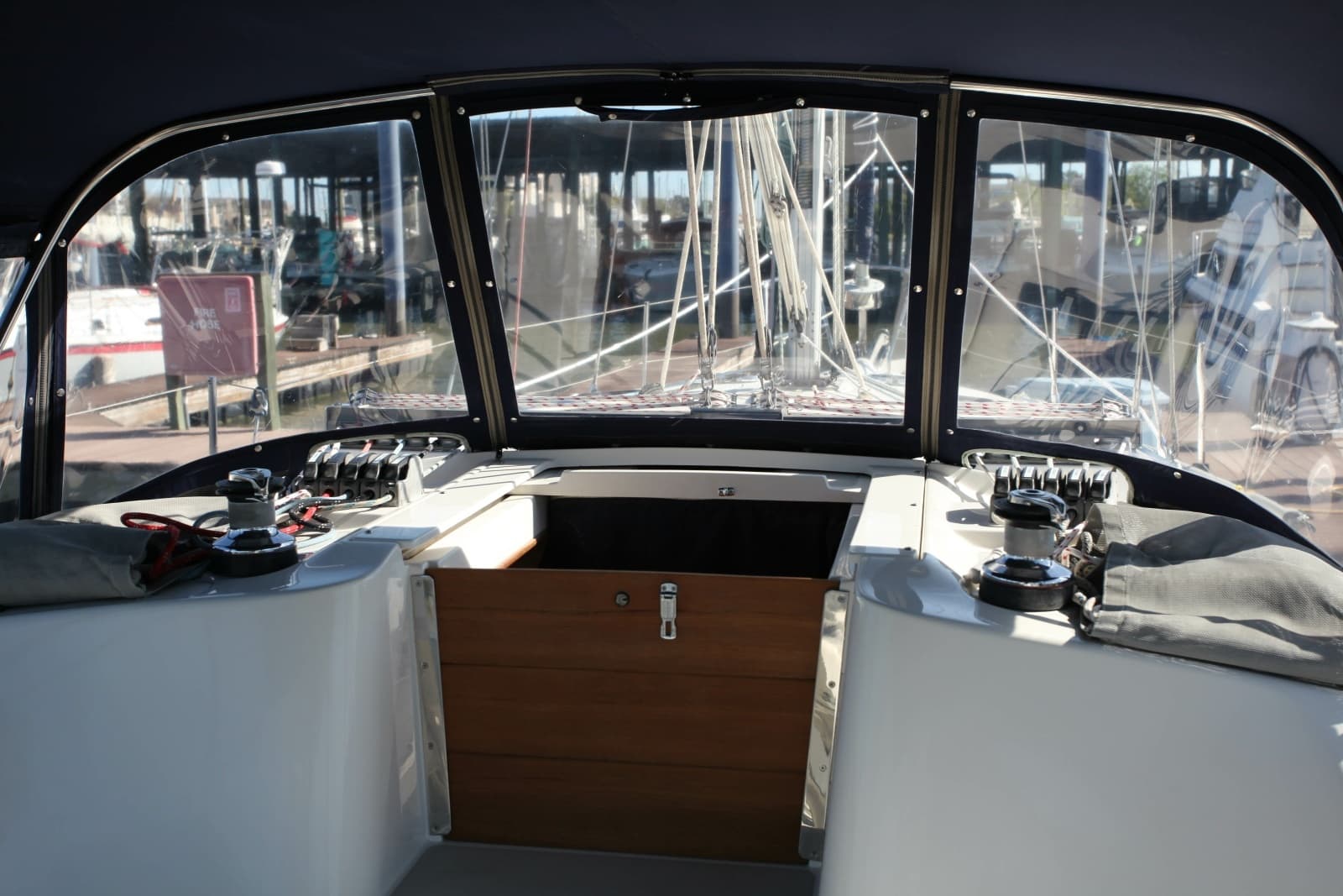 2005 Catalina 387