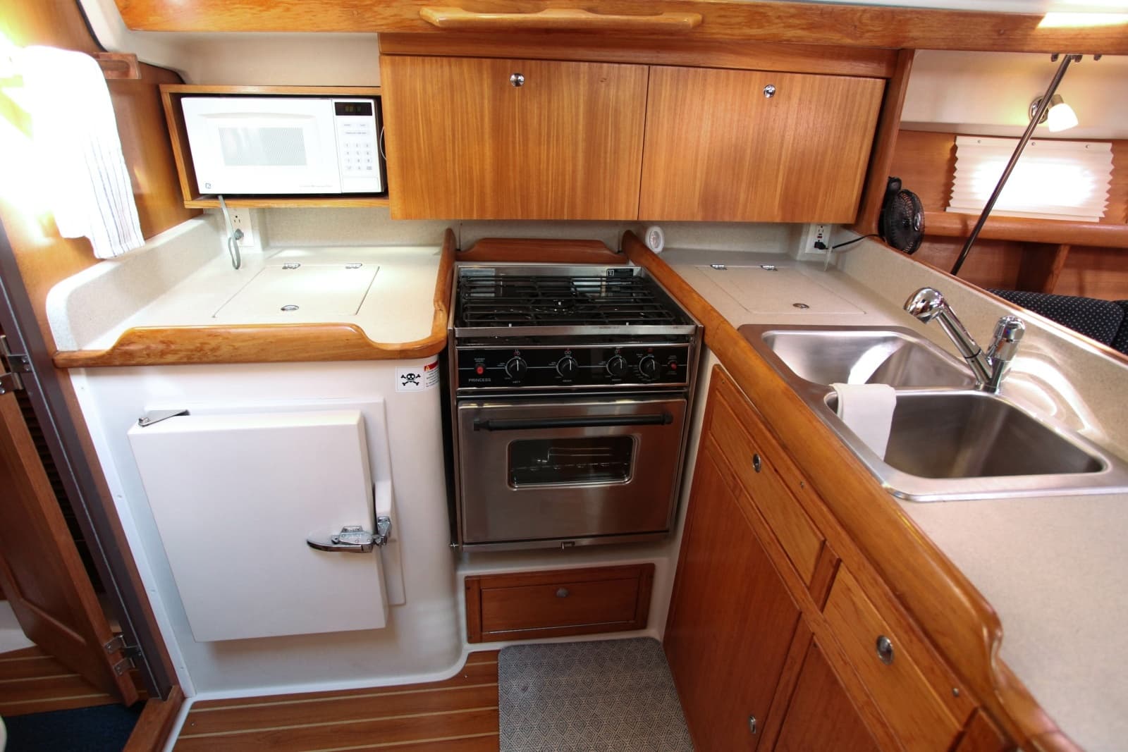 2005 Catalina 387