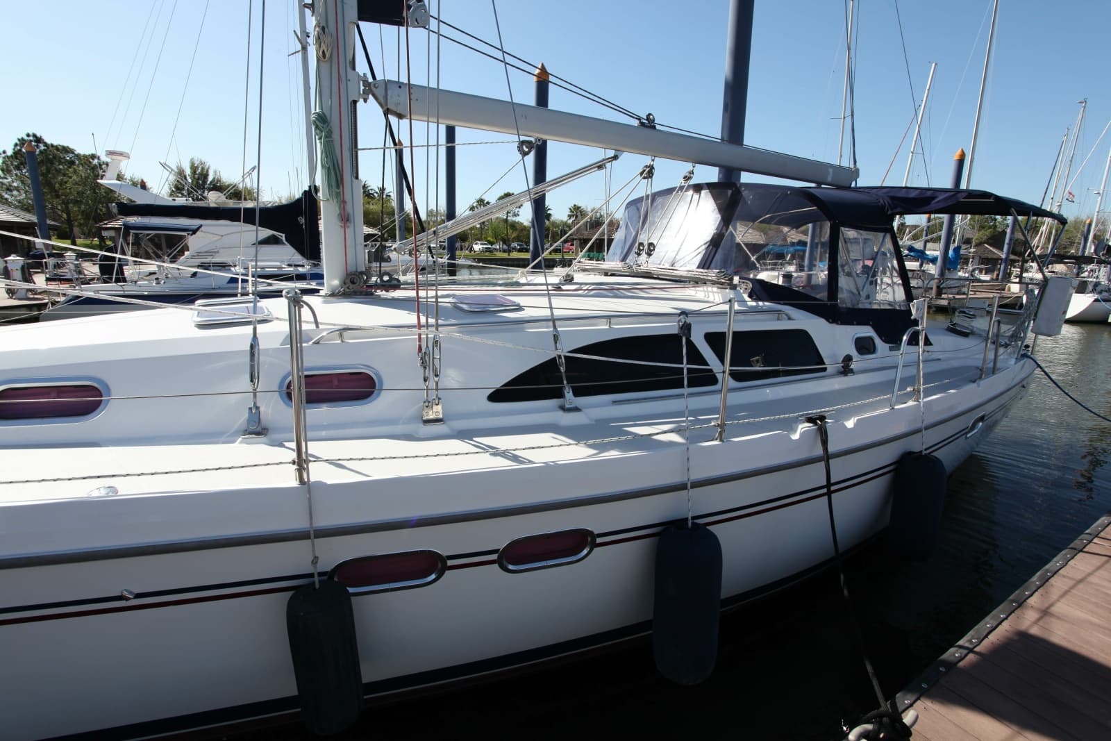 2005 Catalina 387