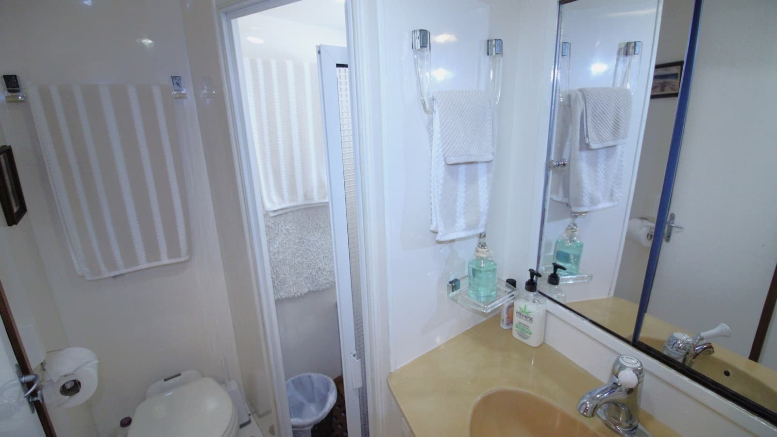 1995 Jefferson 52 Rivanna Cockpit MY