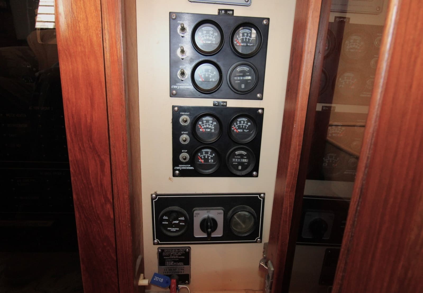 1995 Jefferson 52 Rivanna Cockpit MY