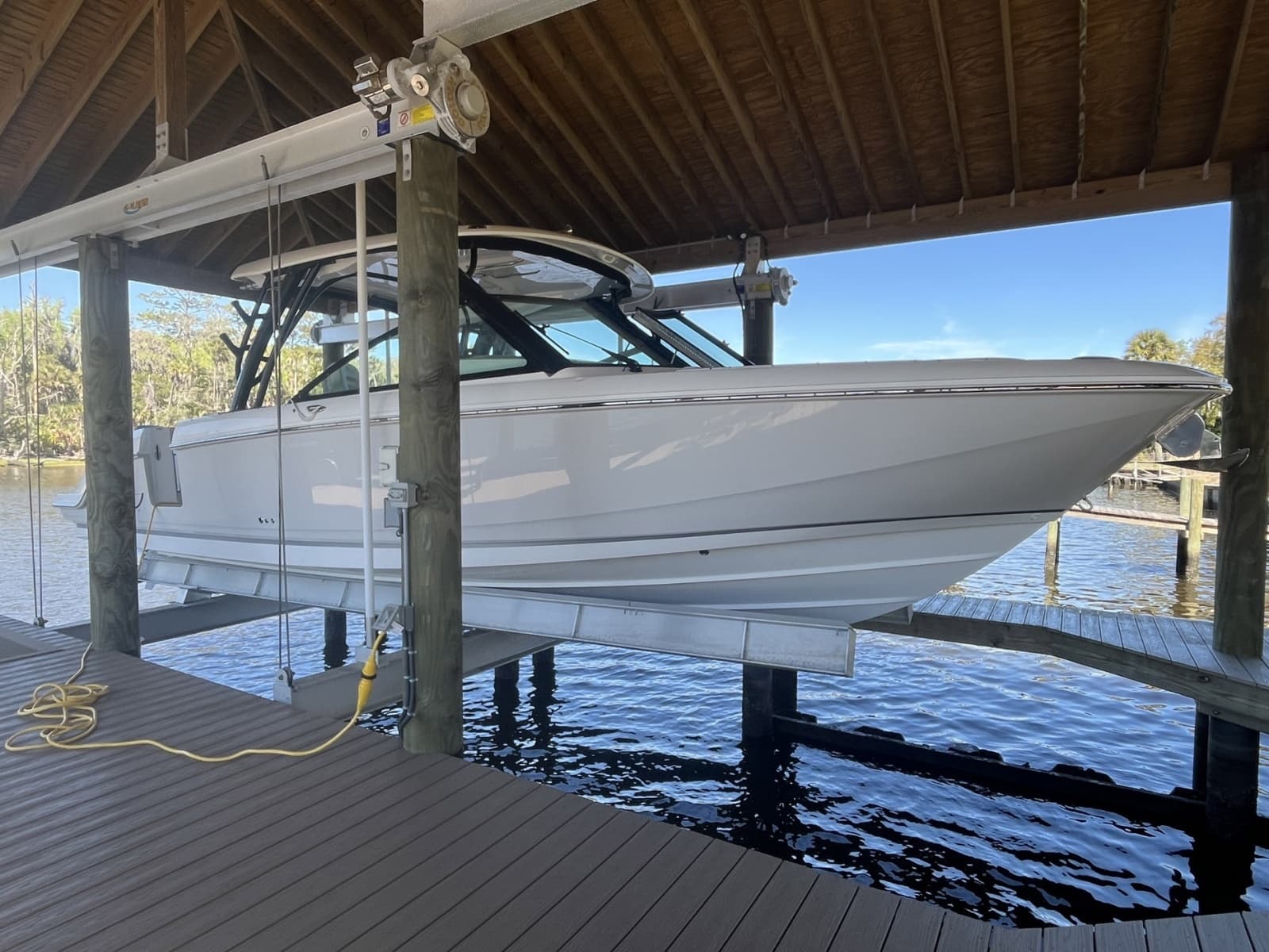 2022 Boston Whaler 320 Vantage