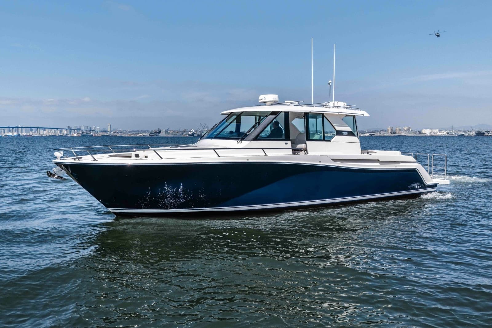 2016 Tiara Q44 LIVIMAC