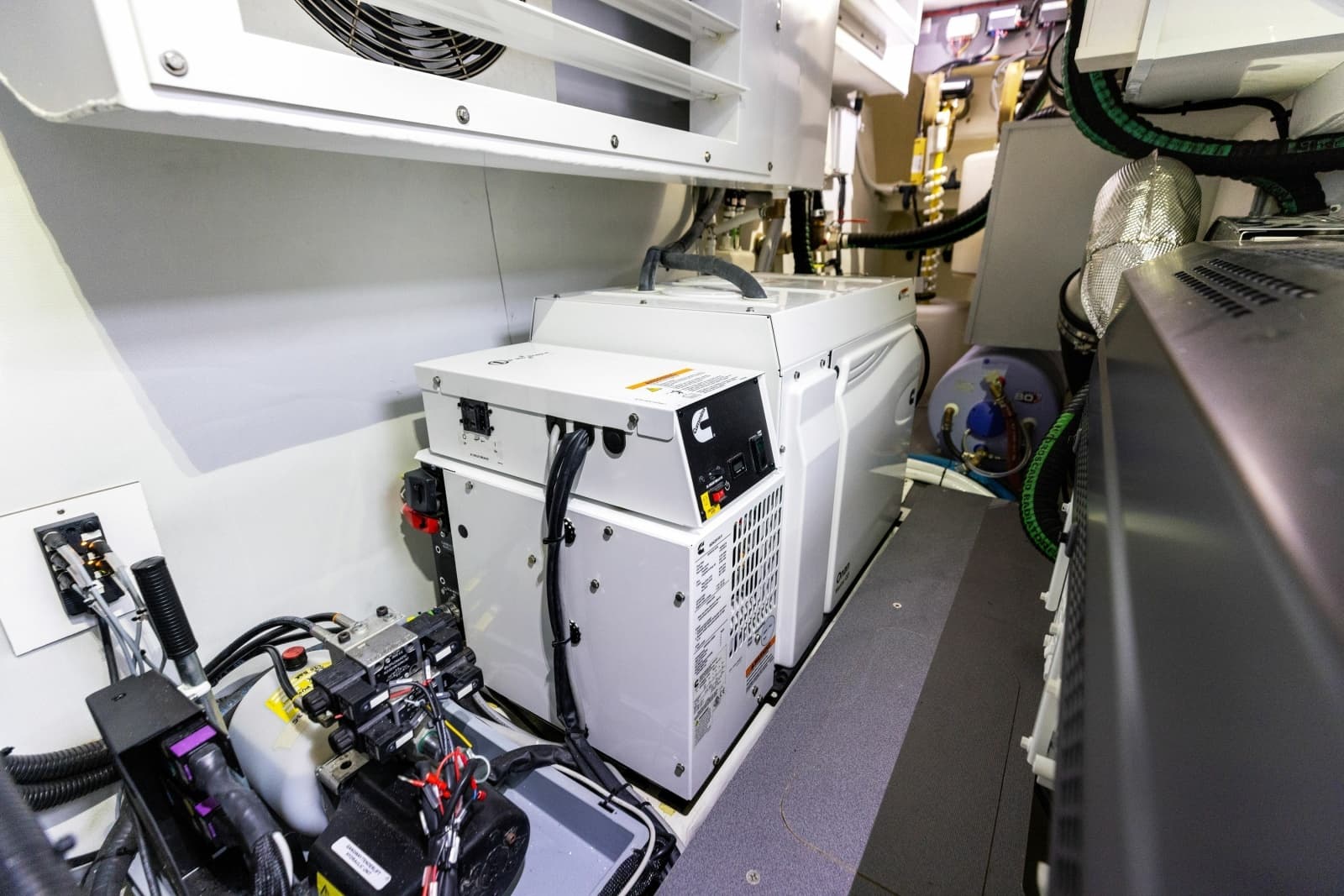 2024 Absolute Navetta 64