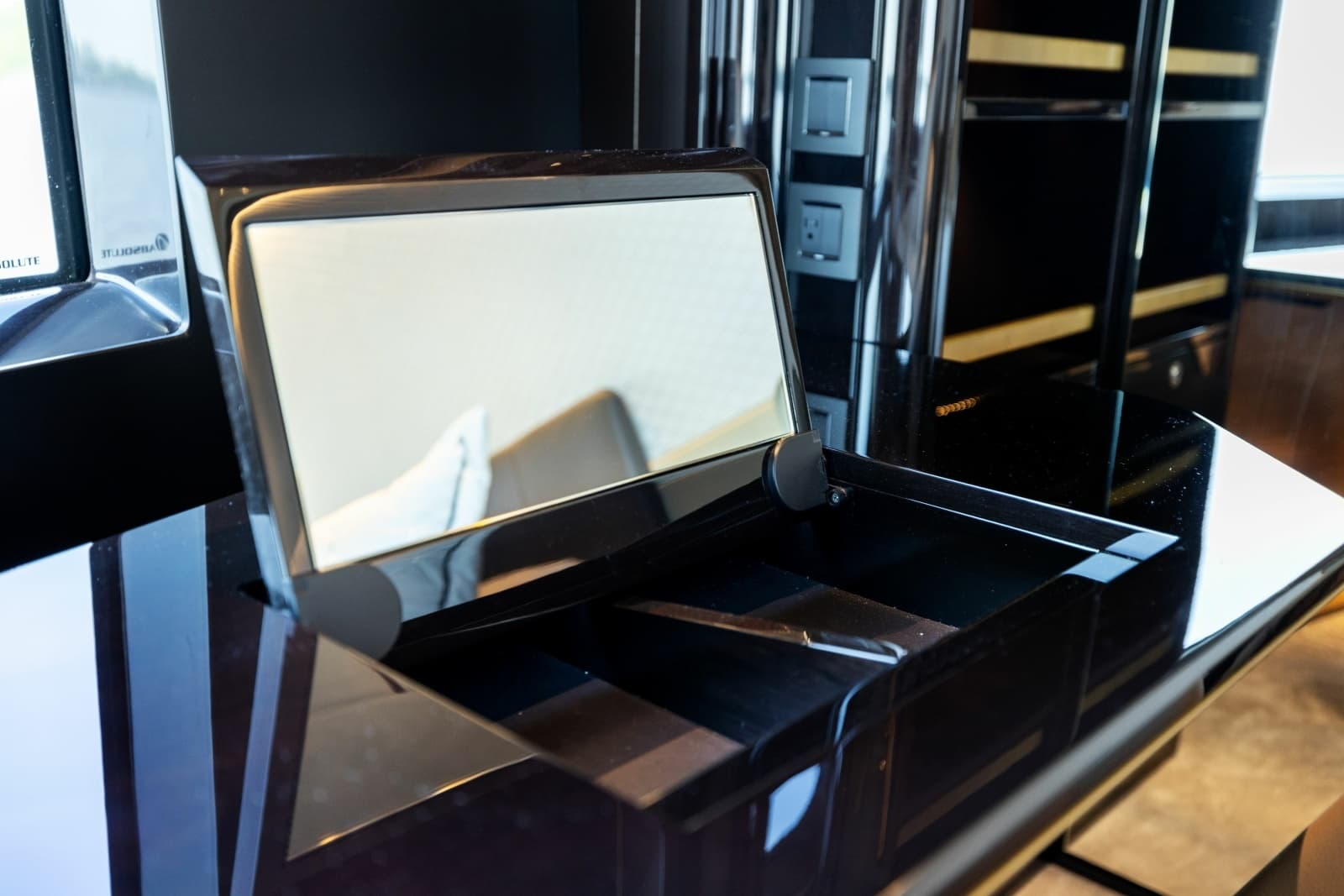 2024 Absolute Navetta 64