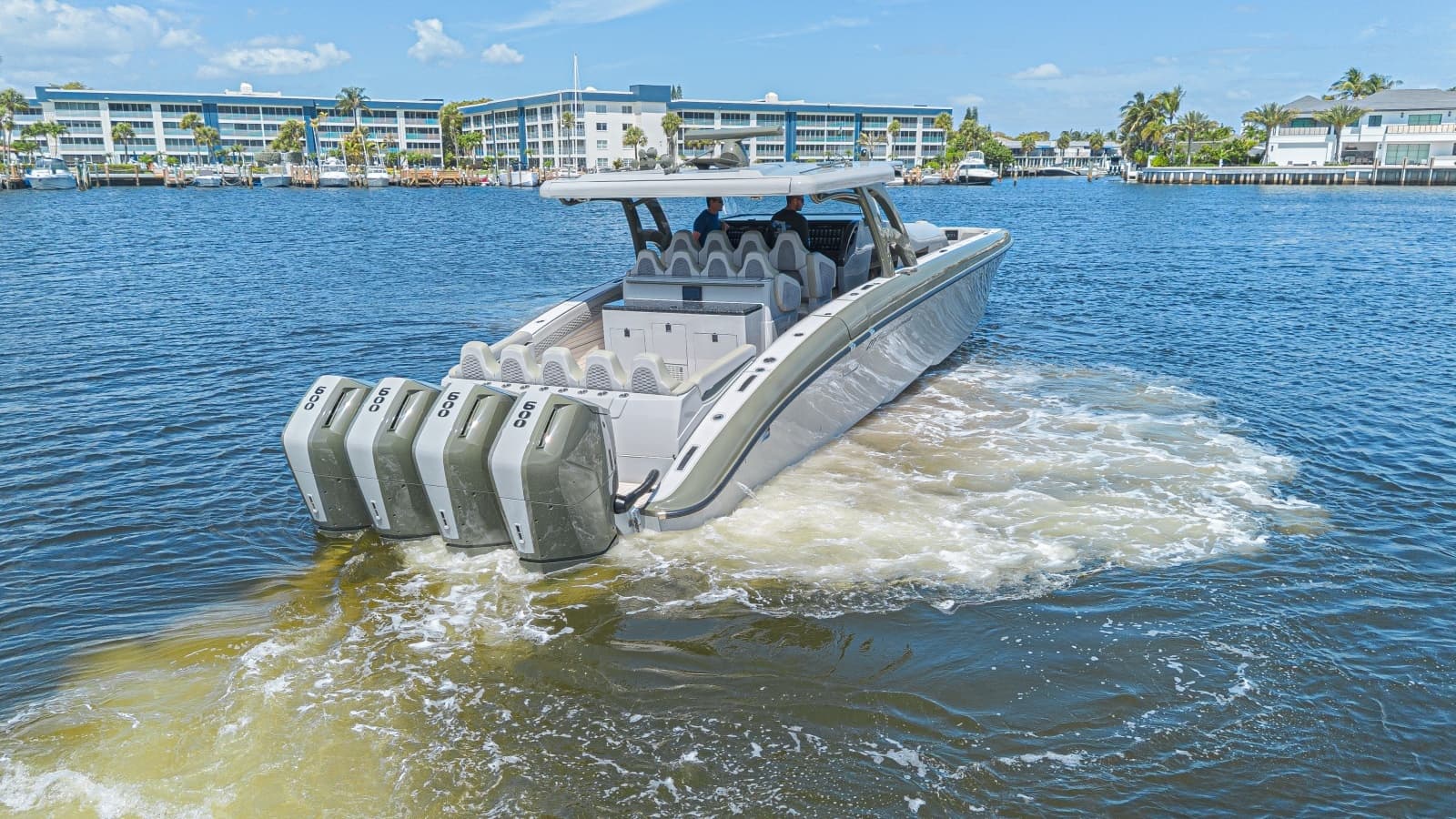 2025 Midnight Express 52 Vitesse