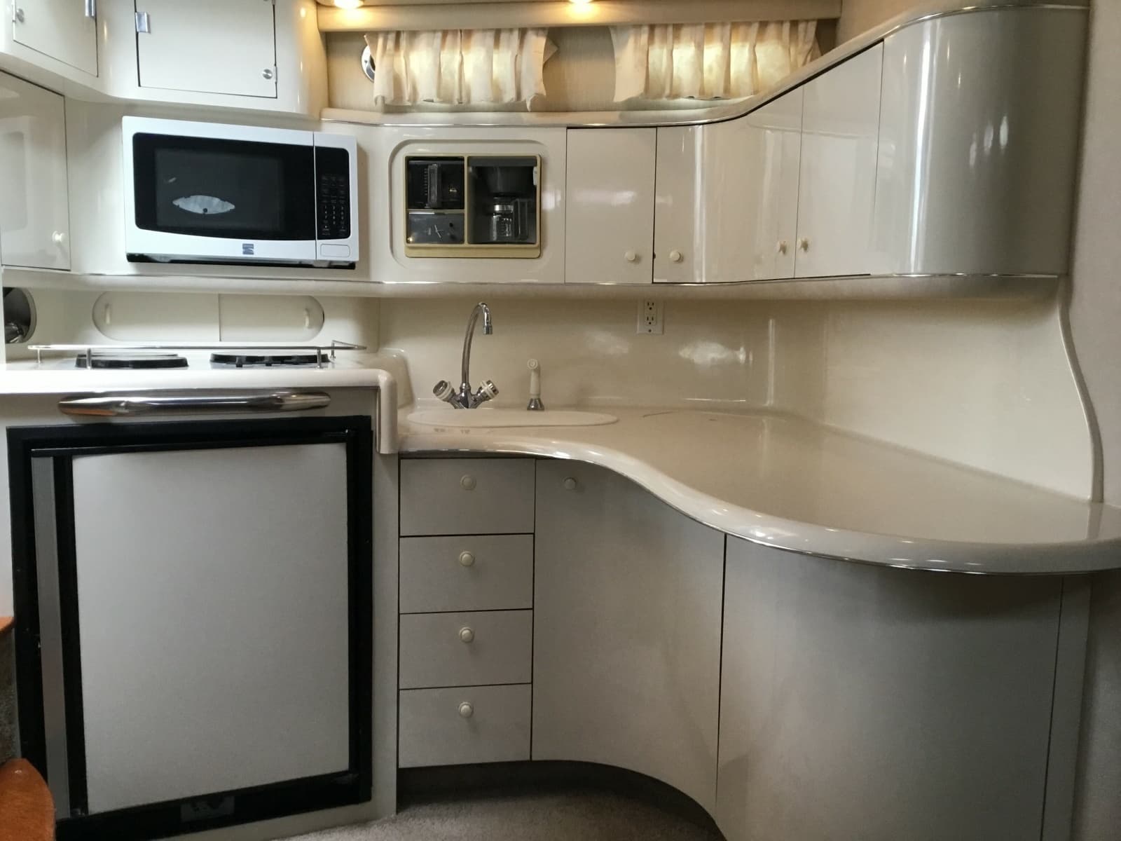 1995 Sea Ray Sun Dancer 370