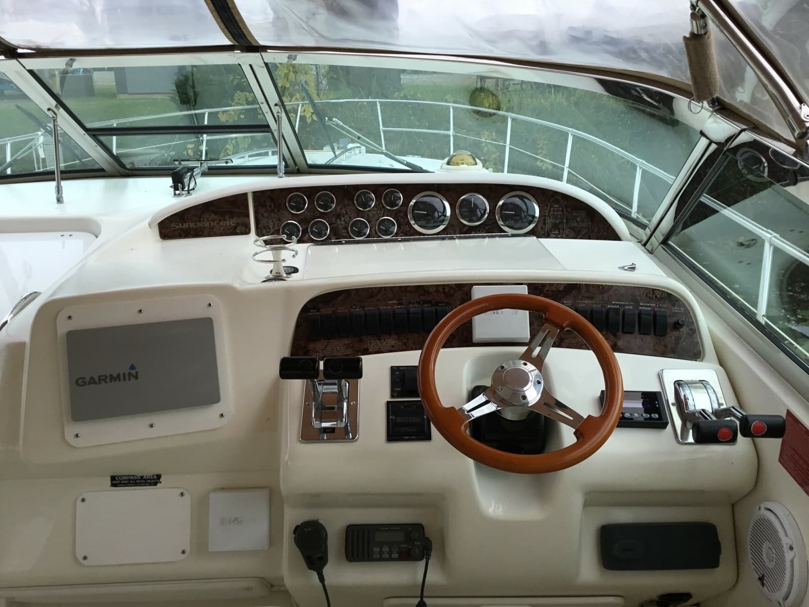 1995 Sea Ray Sun Dancer 370