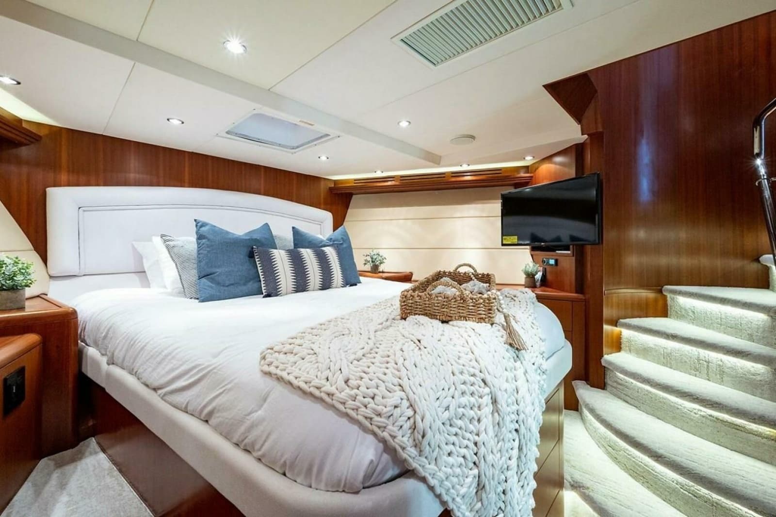 2003 Hatteras 100 Raised Pilothouse