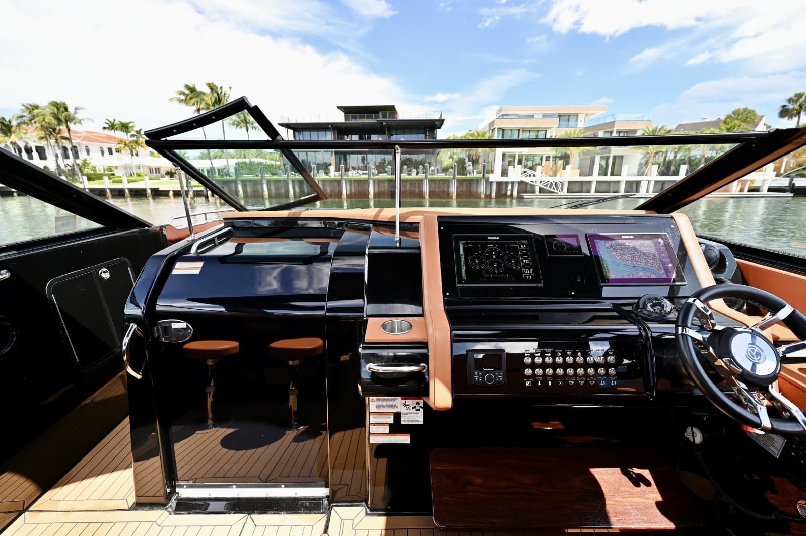 Helm and Companion Console Layout, Cruisers Yachts 38 GLS