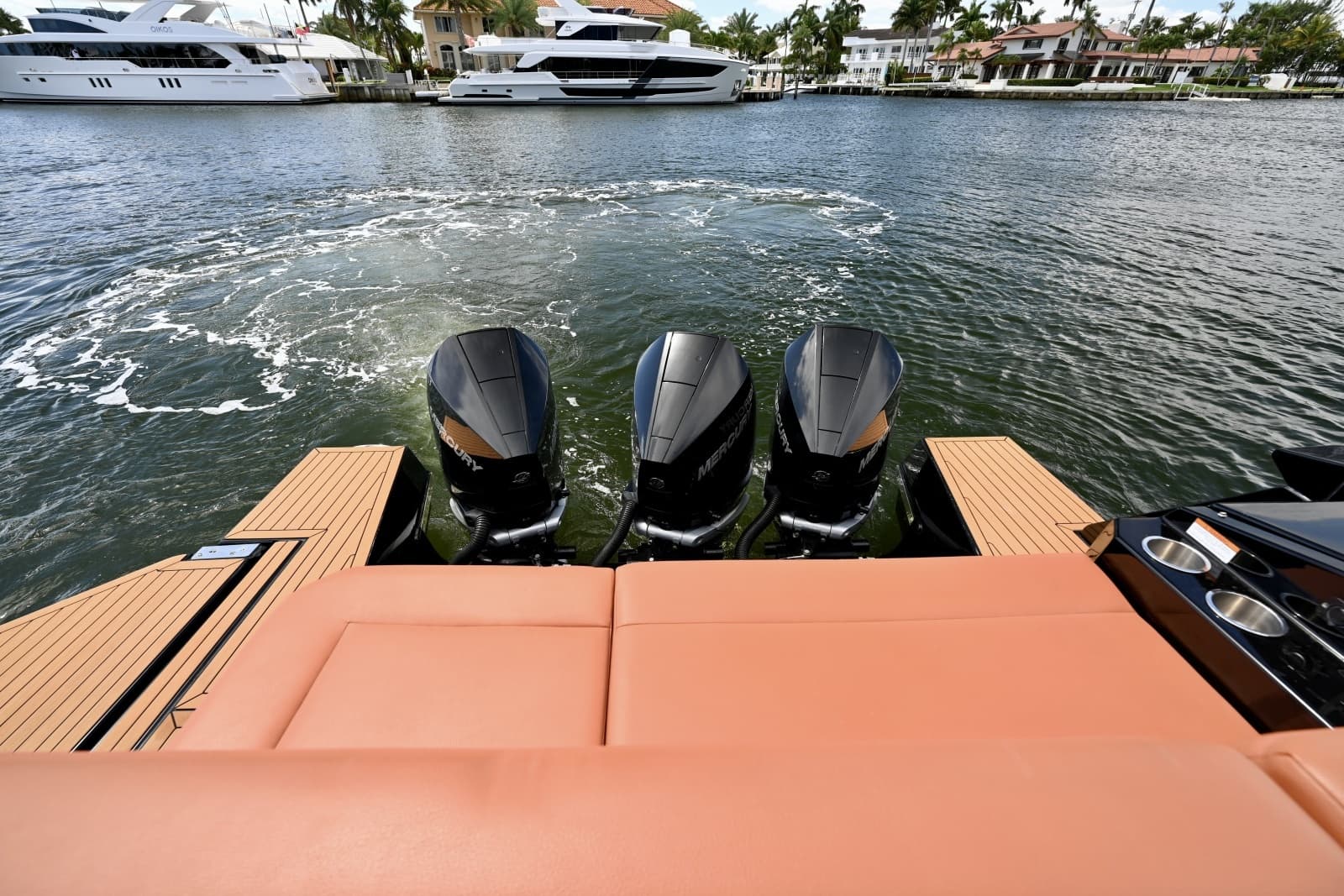 Triple Mercury Power and Aft Lounge, Cruisers Yachts 38 GLS