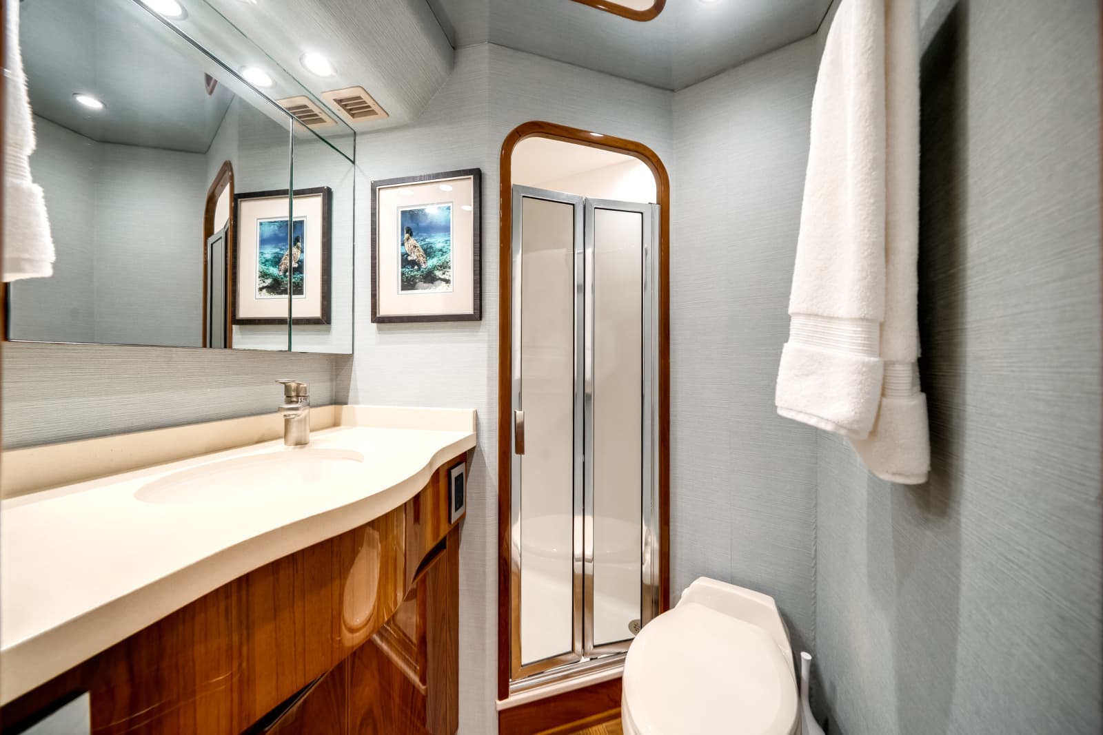 2015 Viking 70 CV ENCLOSED BRIDGE