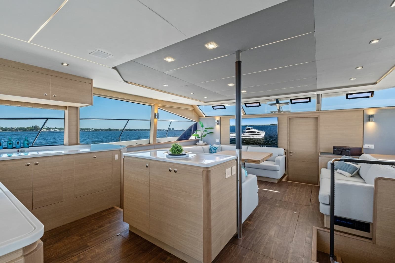 2022 54 Aquila Powercat 'Remarkable I'
