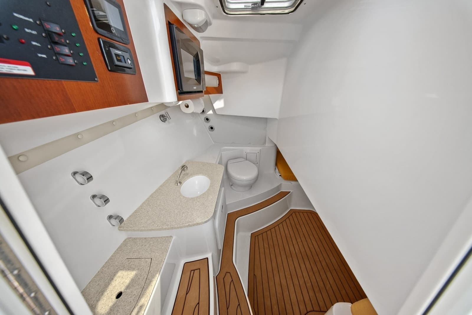 2018 Edgewater 280CX
