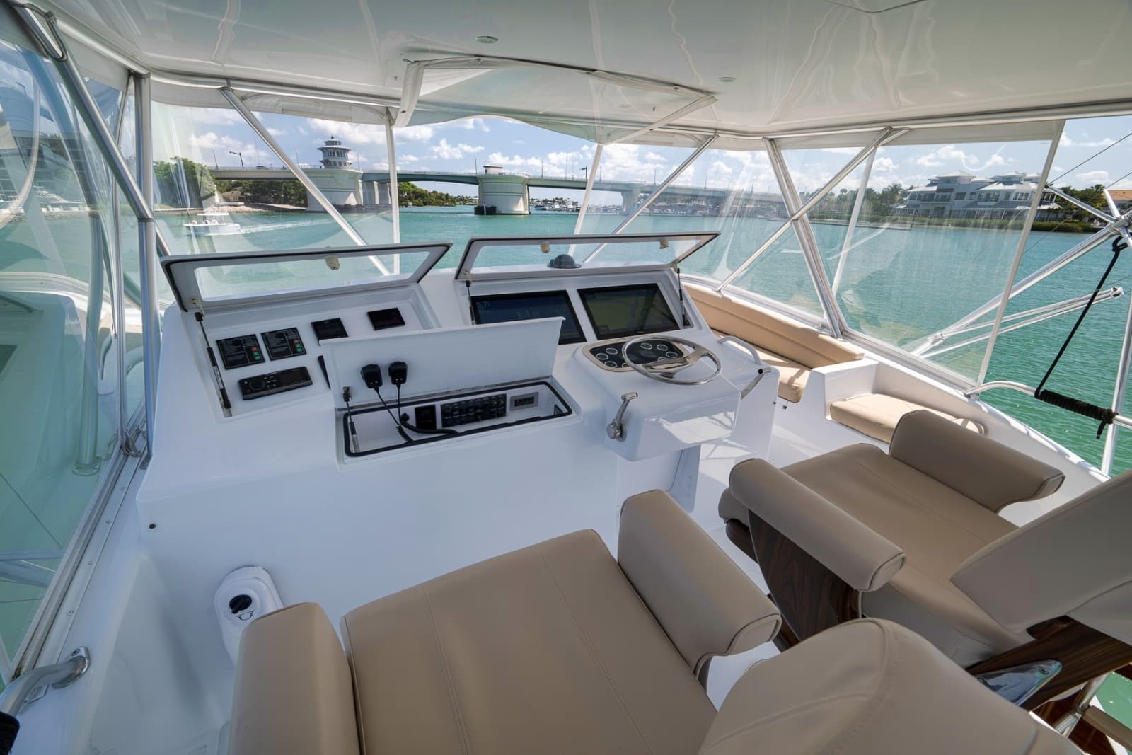Viking 52 - THE HURRICANE - Flybridge Helm