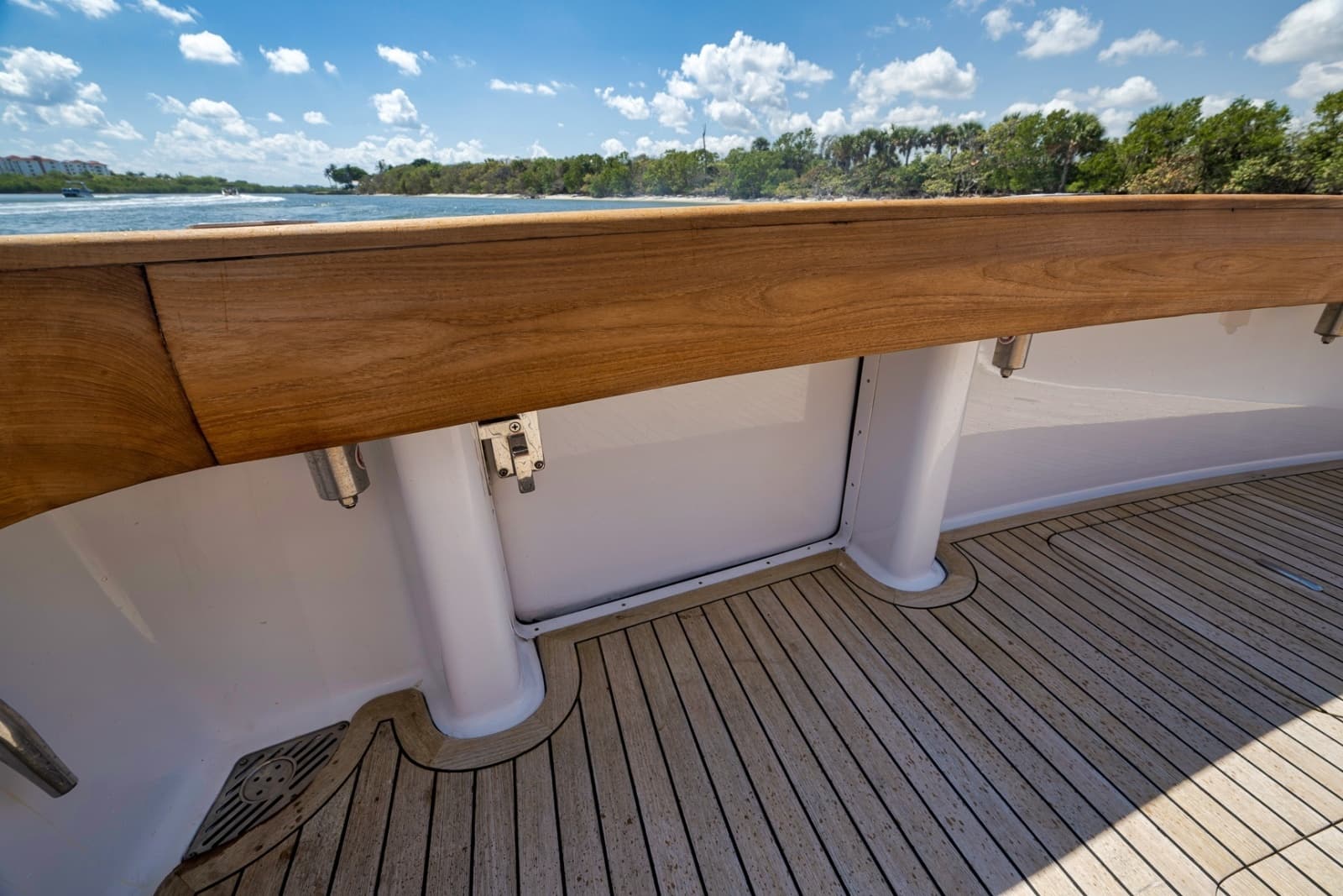 Viking 52 - THE HURRICANE - Cockpit Deck