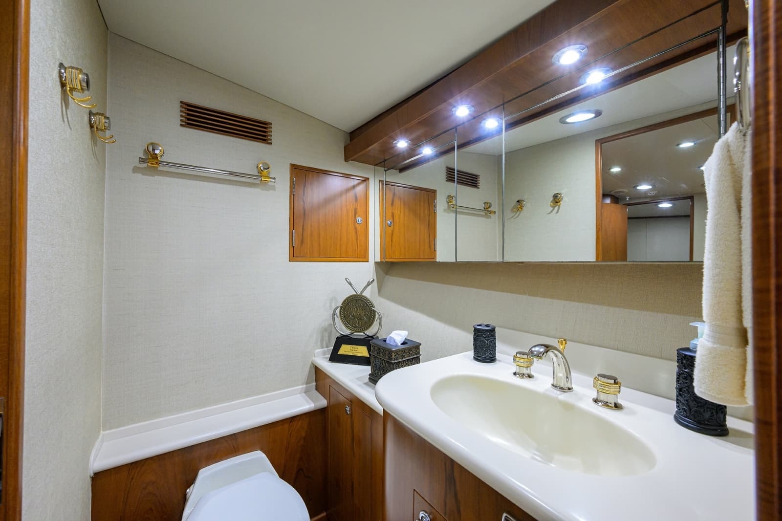 2003 American Custom Yachts 