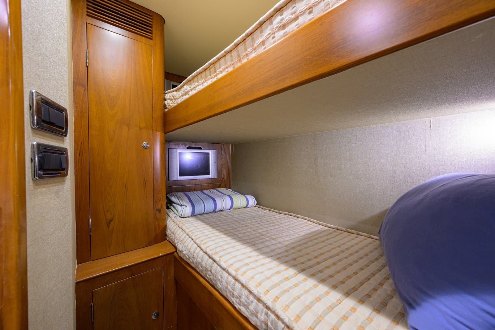2003 American Custom Yachts 