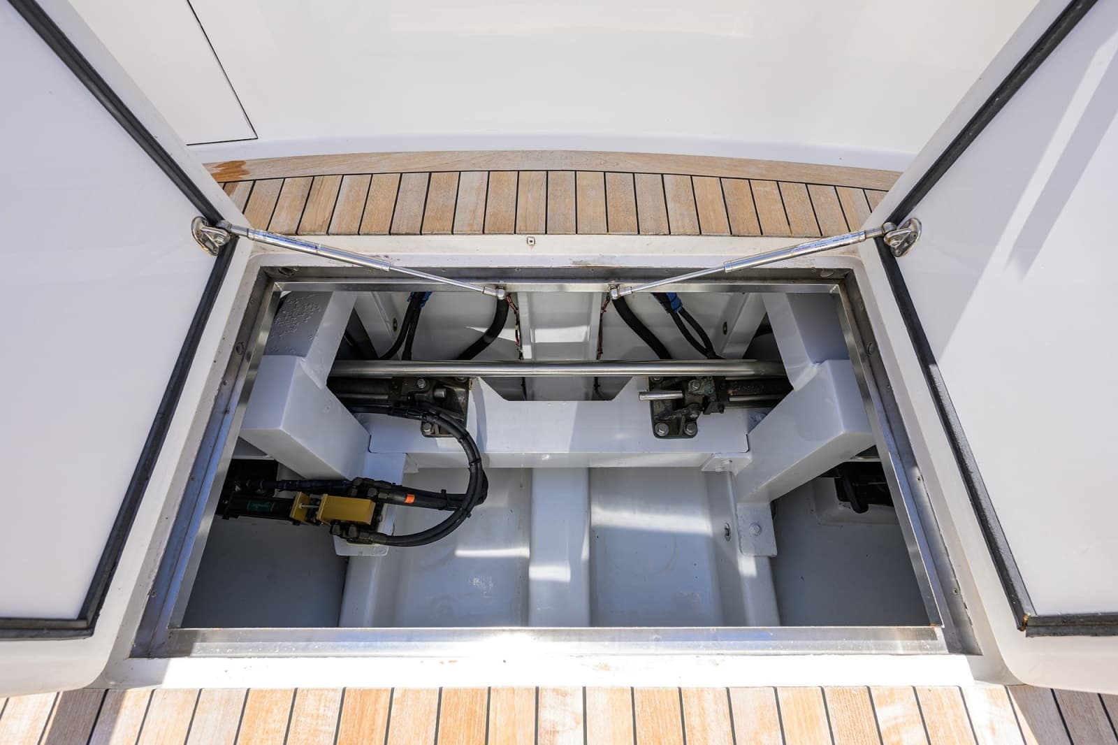 2003 American Custom Yachts 