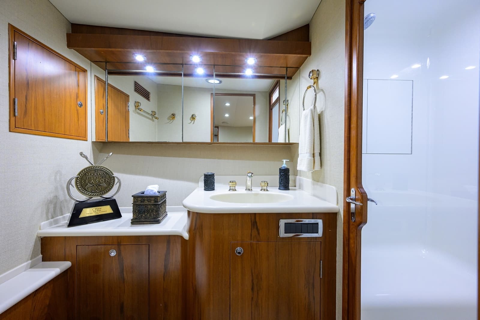 2003 American Custom Yachts 