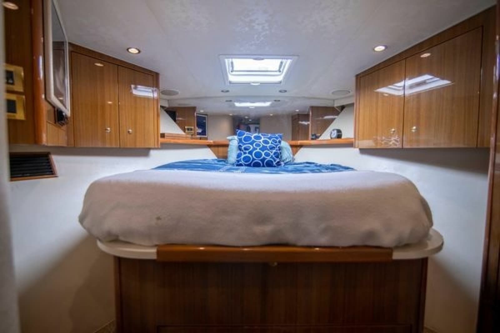 2007 Viking 52 Convertible