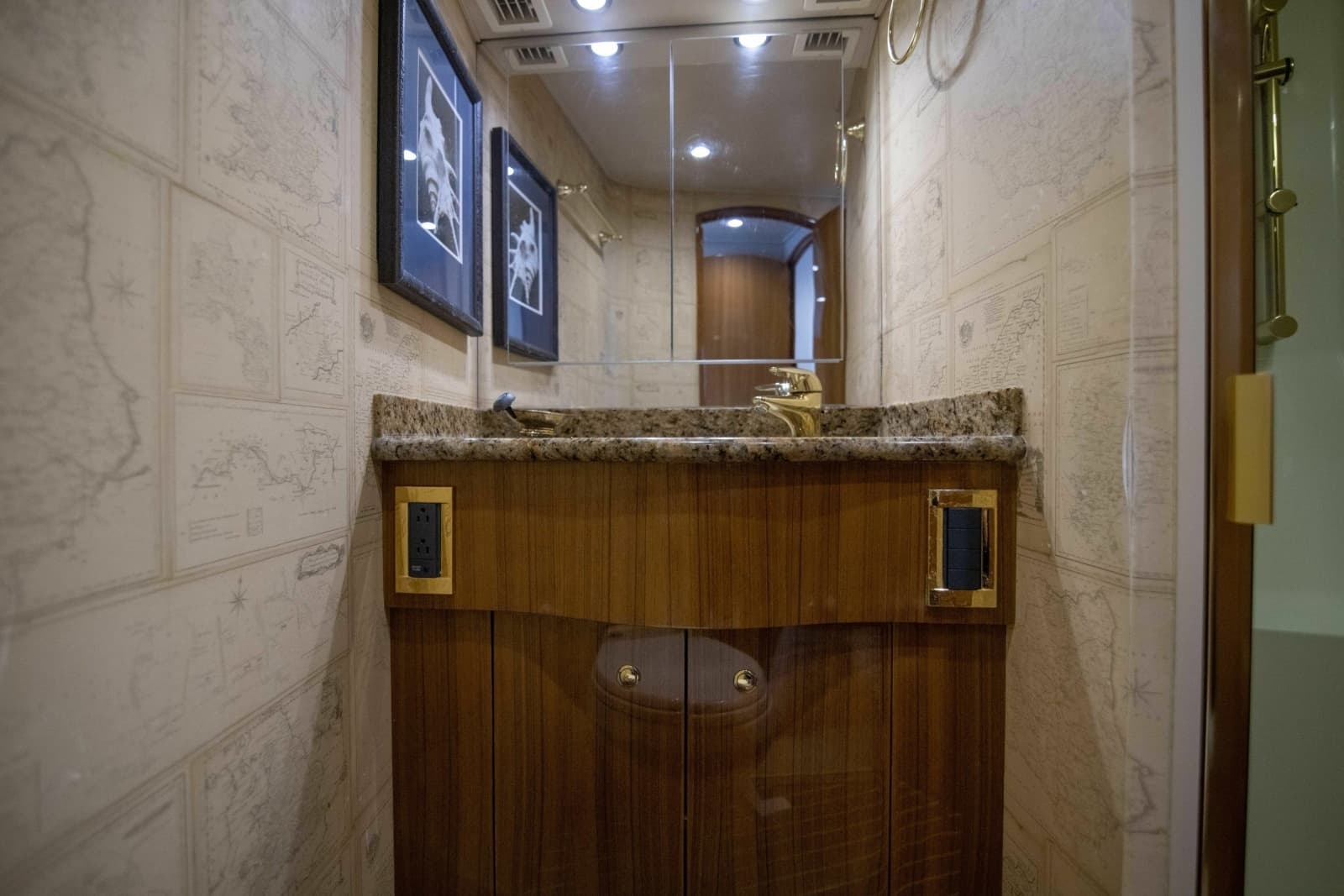 2007 Viking 52 Convertible