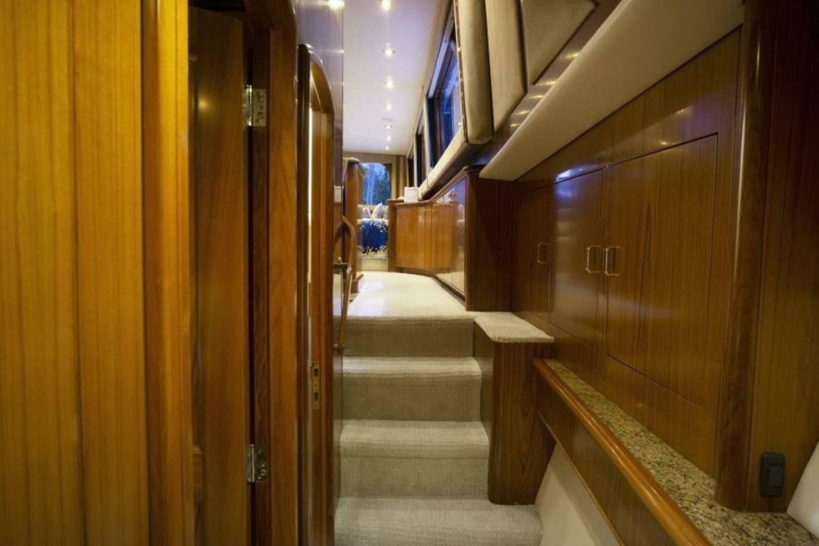 2005 Sea Force IX Enclosed Flybridge