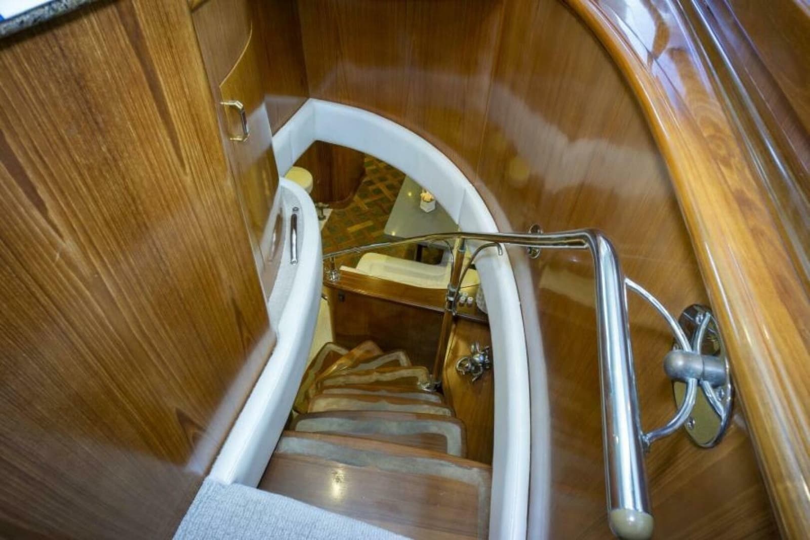 2005 Sea Force IX Enclosed Flybridge
