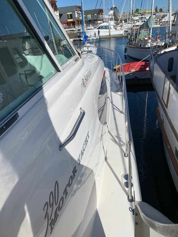 2004 Sea Ray 390 Motor Yacht