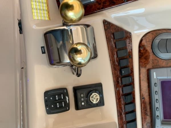 2004 Sea Ray 390 Motor Yacht