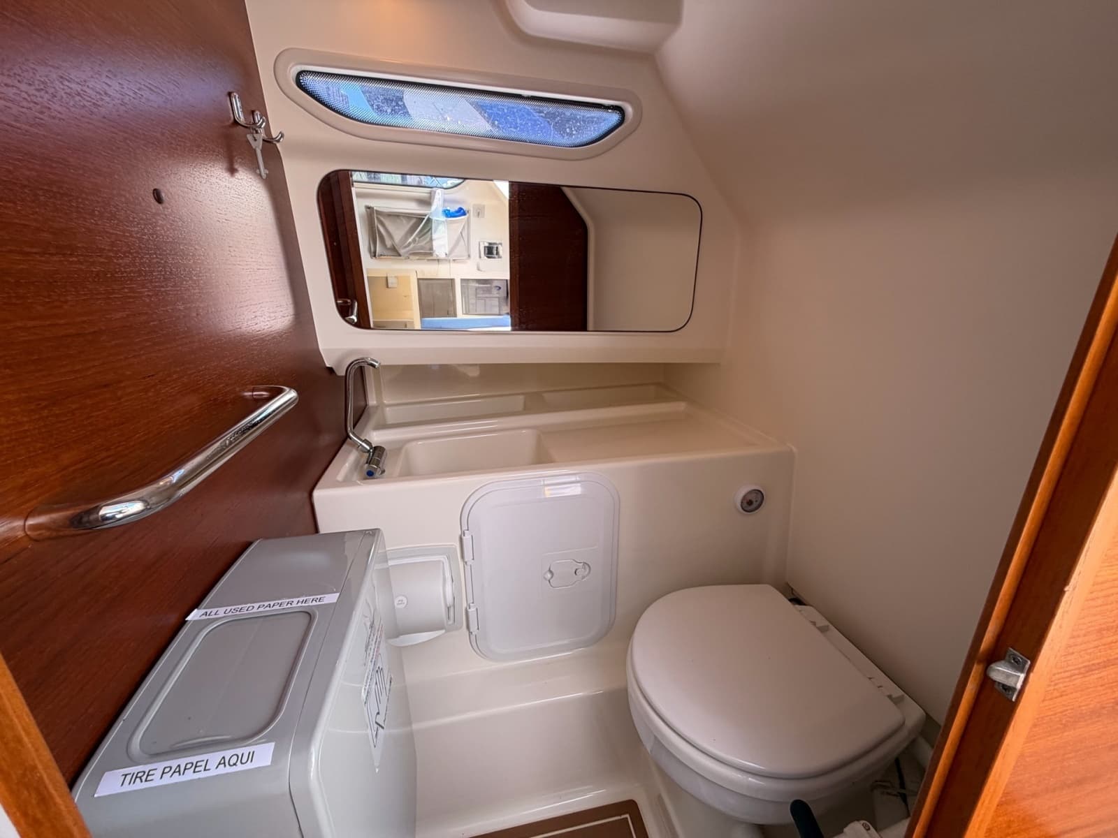 Nimbus 26 - Cabin Head