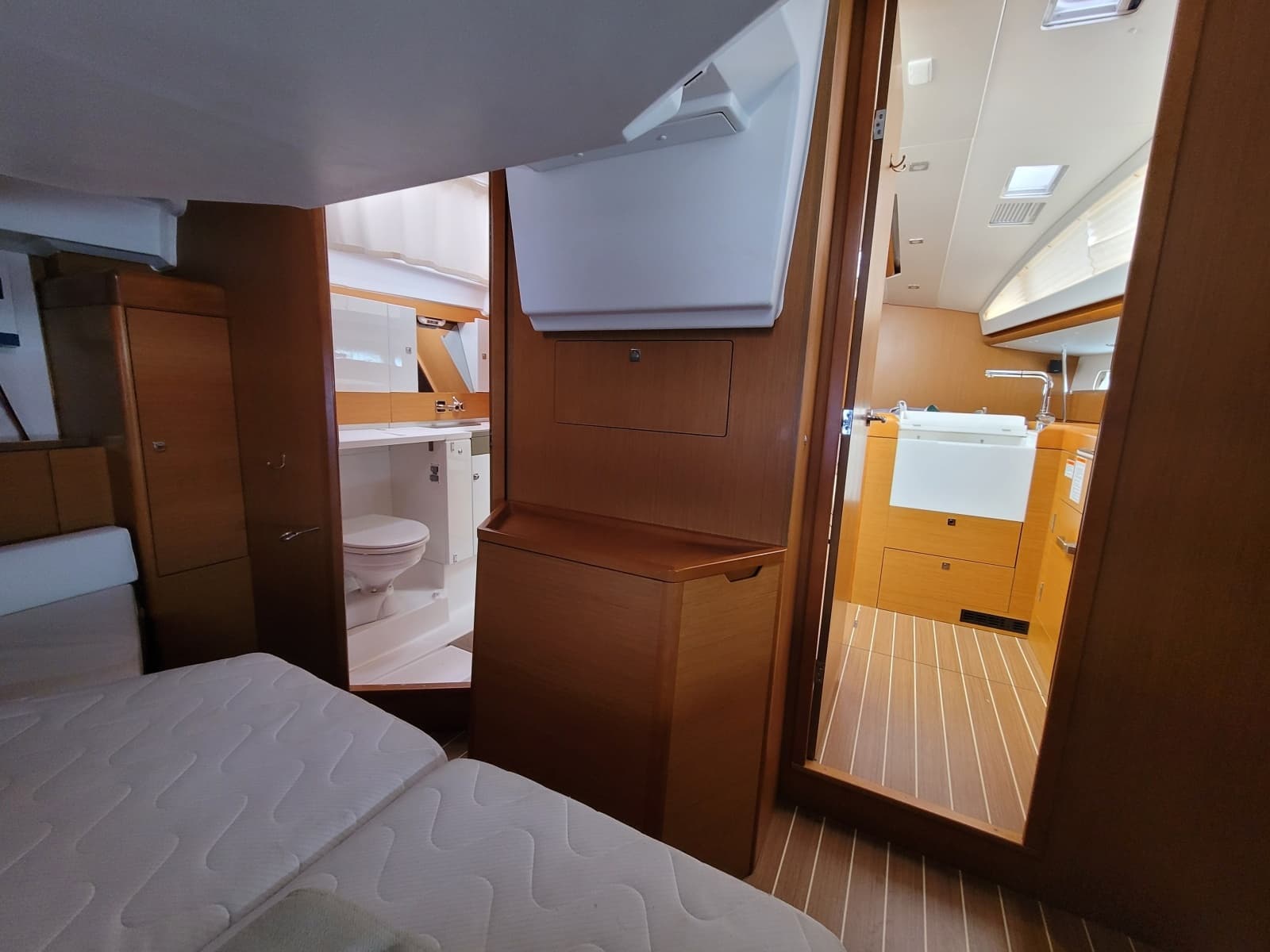2017 Jeanneau Sun Odyssey 44 DS