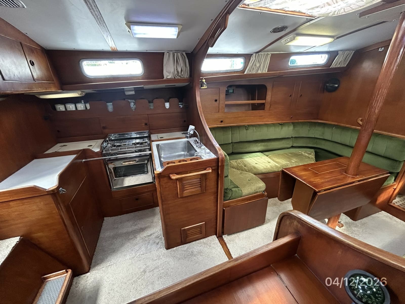 41' Rival salon port