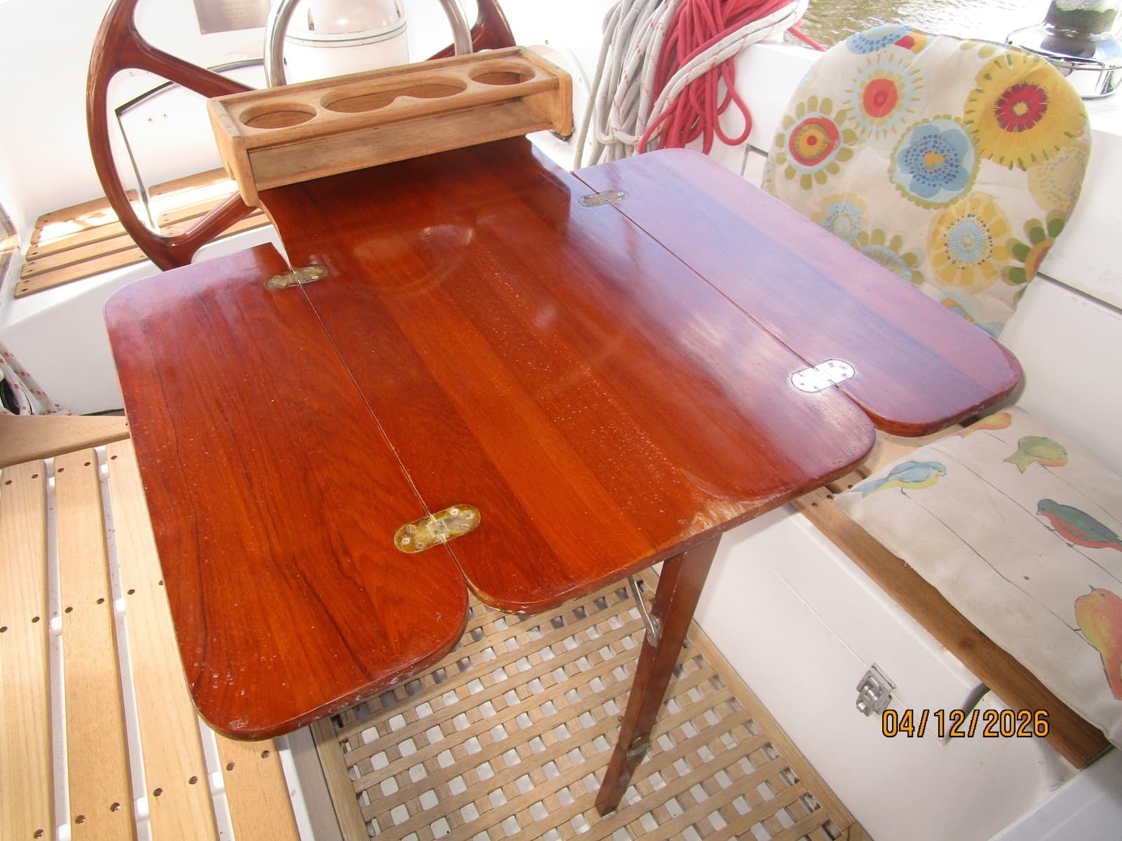 41' Rival cockpit table