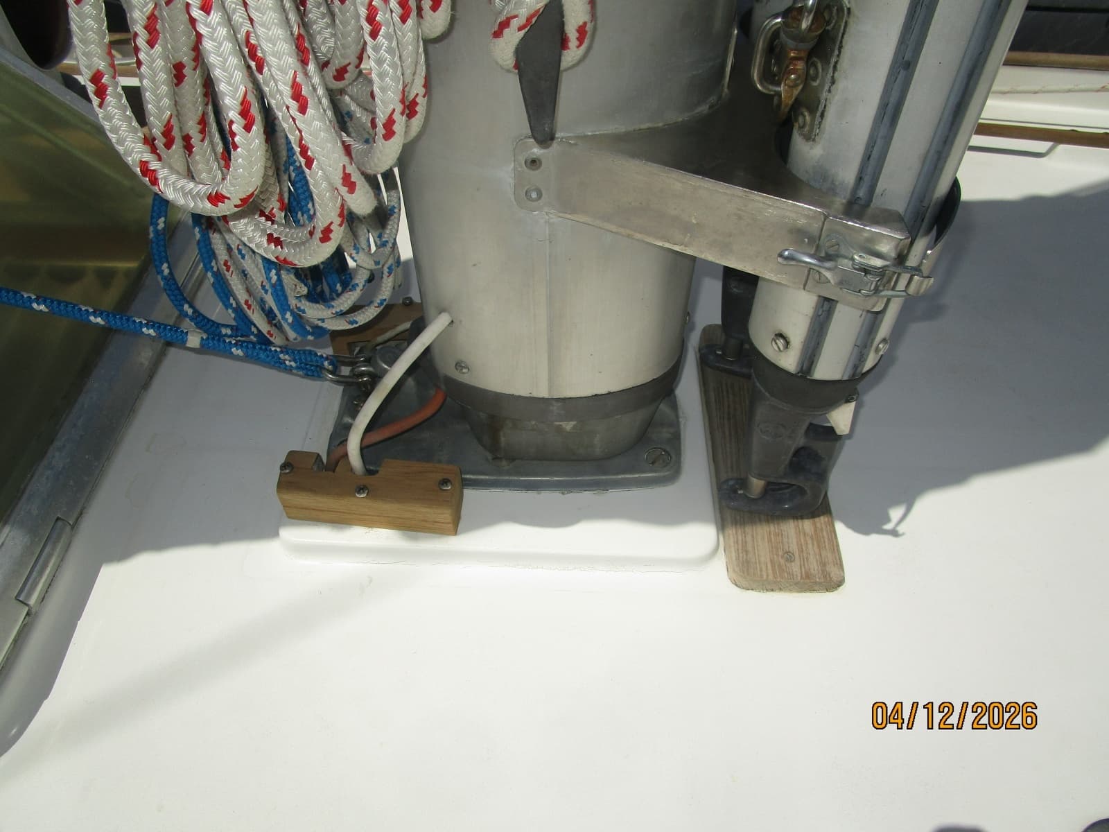 41' Rival mast base1