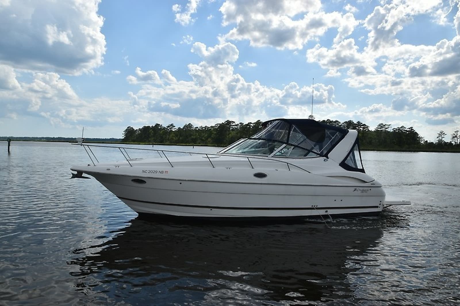 2004 Cruisers Yachts 320 Express