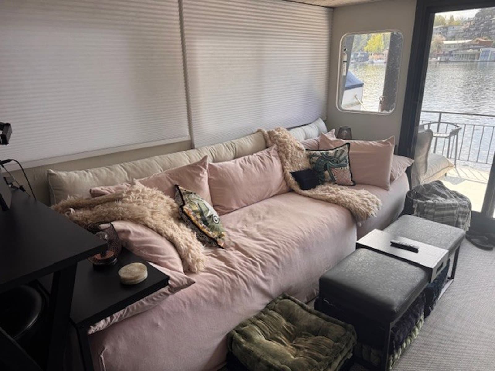 1985 Three Buoys Houseboat