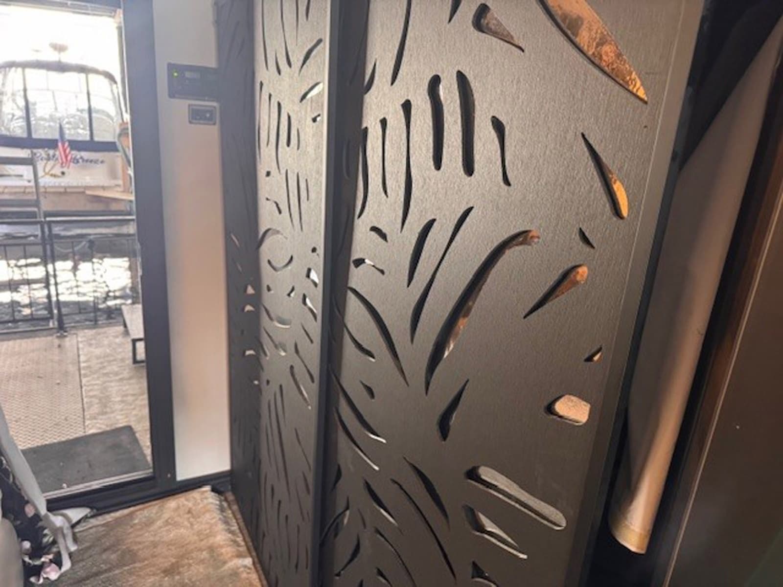 1985 Three Buoys Houseboat