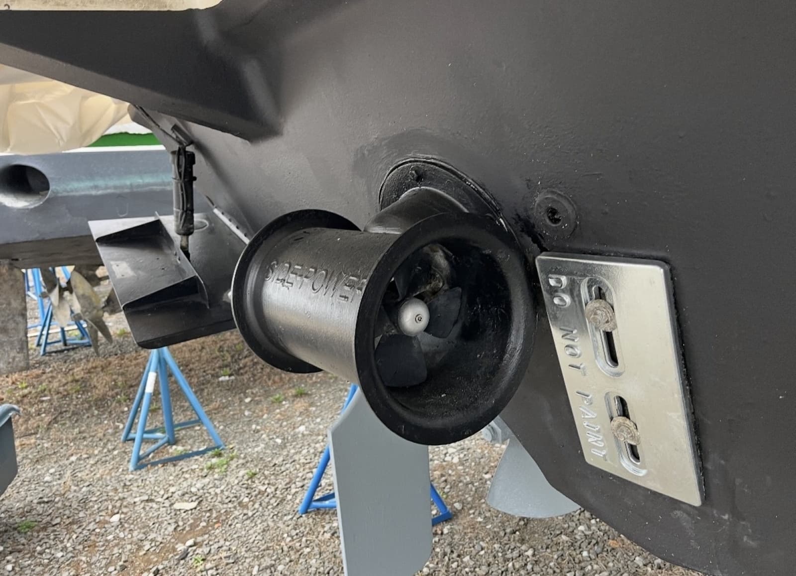 2005 Cruisers Yachts 405 Motor Yacht