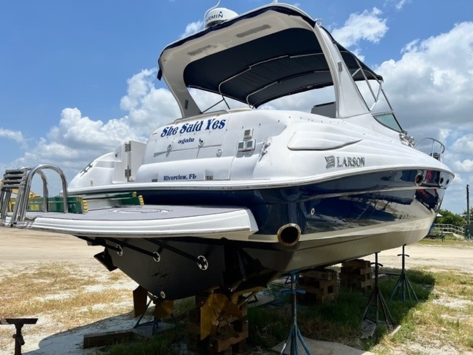 2006 Larson 370 Cabrio